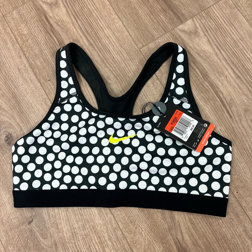 Women’s Nike sports bra NWT
